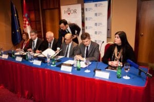 izvozna_konferencija_2016_potpisivanje_ugovora_risk_sharing_eib